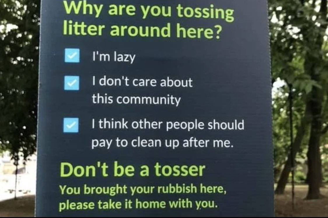 SimonWest26's tweet photo. This sign should be in every park, open space etc. If only every council used it! #dontbeatosser https://t.co/vSyIYiPp8w