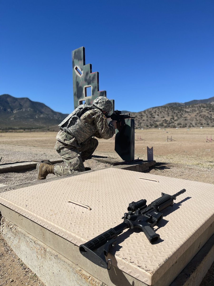 PhoenixBDE_6's tweet photo. Exciting to see bright young officers take on the new weapons qualification course here at #FHAZ. There’s nothing better than when @PhoenixBDE_7 and I have a chance to leave the office to go out to the range https://t.co/56MvtPuBRe