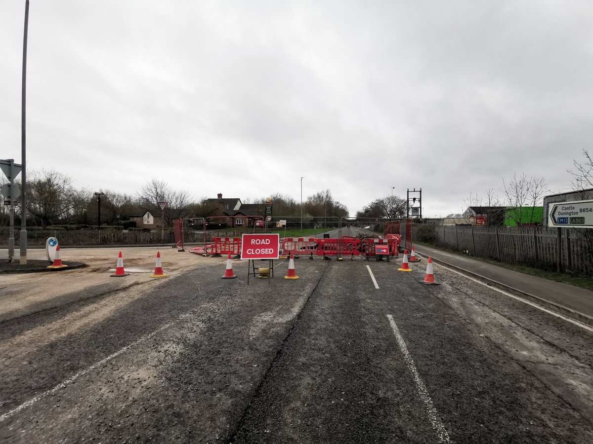jasonstockley's tweet photo. @stwater
I tell you what would save your customers a lot of money and help save the environment? Sort the mess on #B6540 Tamworth Road in #Sawley out its still Closed? Why aren't you working 24/7 to fix? 
No movement for days! #environment  #pisstakers #noupdates #6miledetour https://t.co/Z6tg5mvqqH