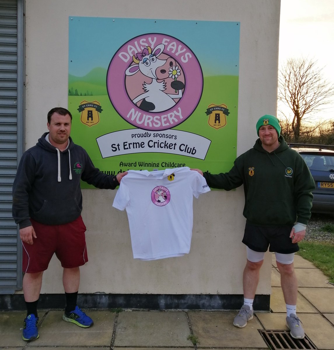 kernowpastyboy's tweet photo. St Erme CC welcomed their two new signings @ryan_pooley and @casjames99 to their 1st net practice last night. Hope you weren't to sore this morning chaps 💪💚🏏
@CornwallCricket #doitfordaisy https://t.co/h6yjXrKXB3
