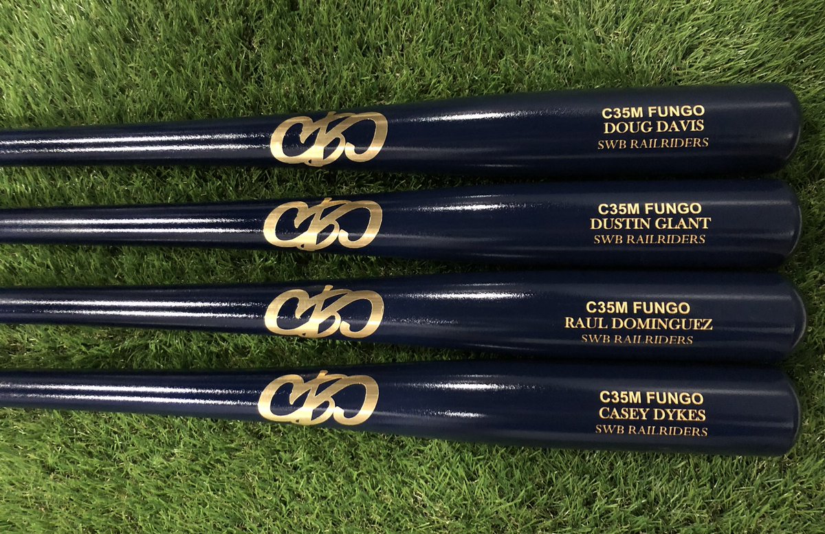 ClarkBatCompany's tweet photo. New fungos for the coaching staff of the @swbrailriders! They’ll be looking sharp this season! #baseball #baseballbats #coaching #CBC #ClarkBatCompany #SupportLocalBusinesses @MiLB https://t.co/xHa2sUq9sw