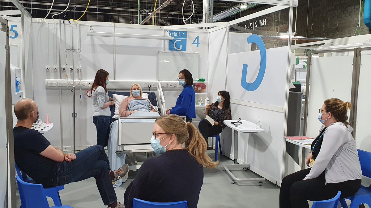 ofallpositions's tweet image. Meanwhile in concurrent session @JoannaGreenock  and @madwife78 take candidates through scenarios including #spesis #eclampsia and the #unwell pregnant woman, while myself and @MarshallHelene run #haemorrhage scenarios