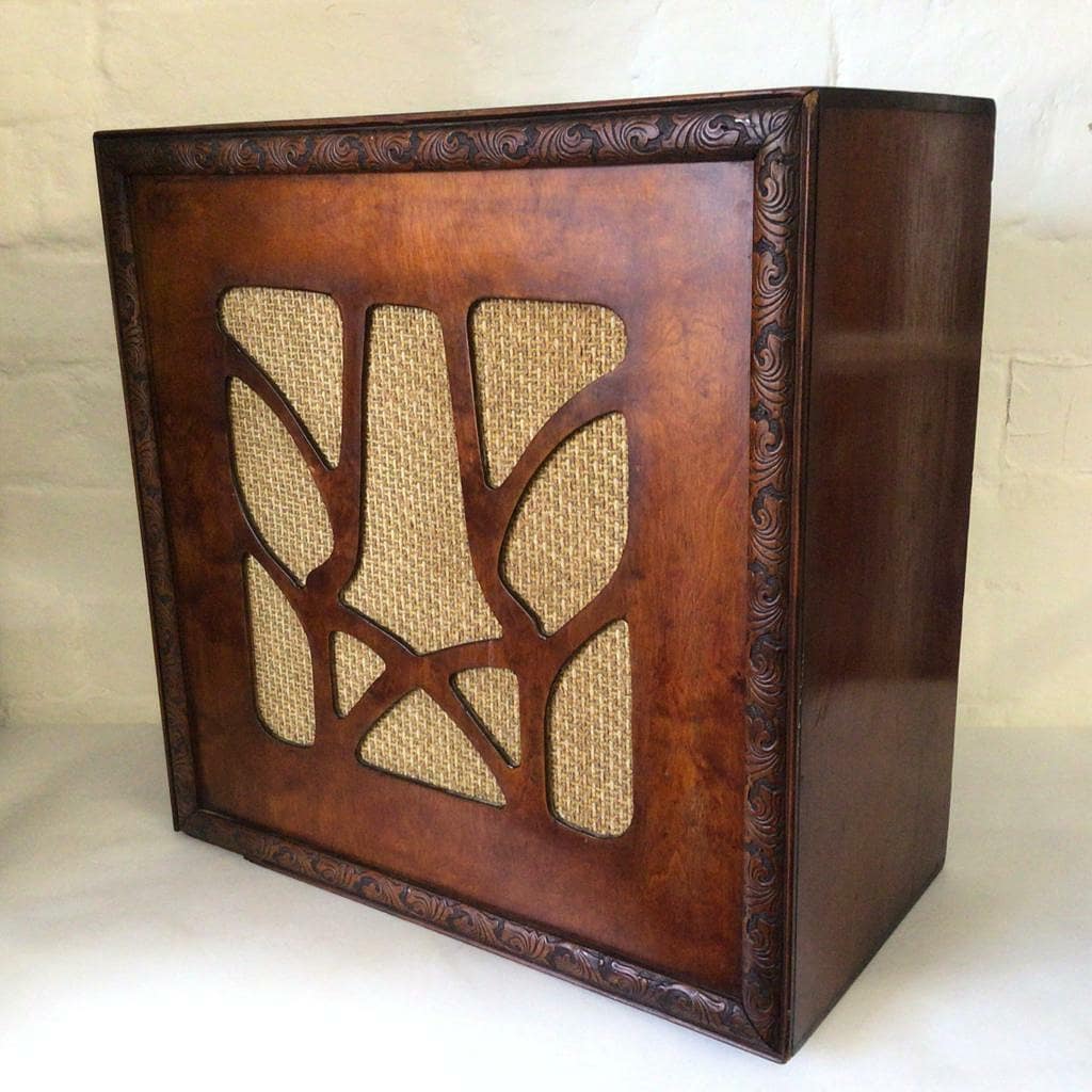 RetroBazaar's tweet photo. Two new bluetooth speakers added to our shop. Large deco and funky red baby. 
#bluetoothspeakers #vintagetechnology #interiordesign #interiorstyling #retrobazaar https://t.co/XD3Wmr2yUM