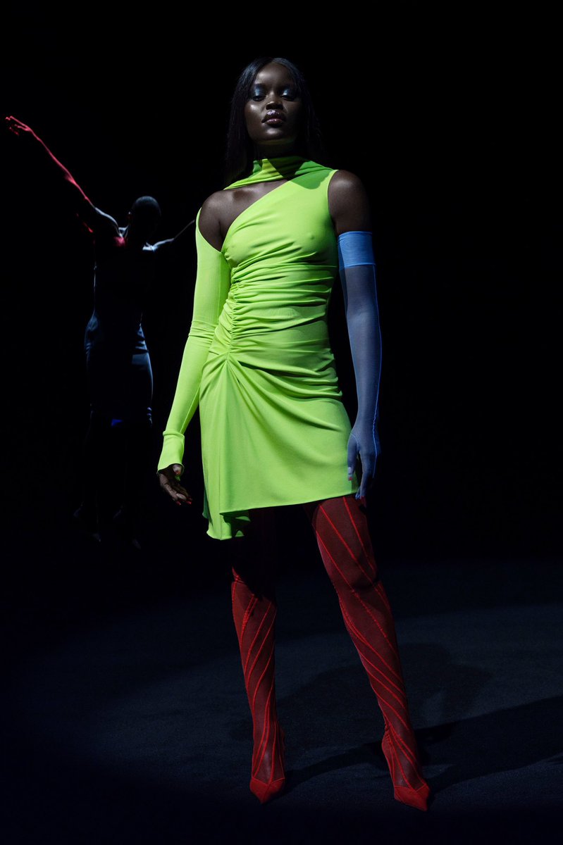 pussymargiela's tweet photo. MUGLER 🤍 https://t.co/2YnieZx01o