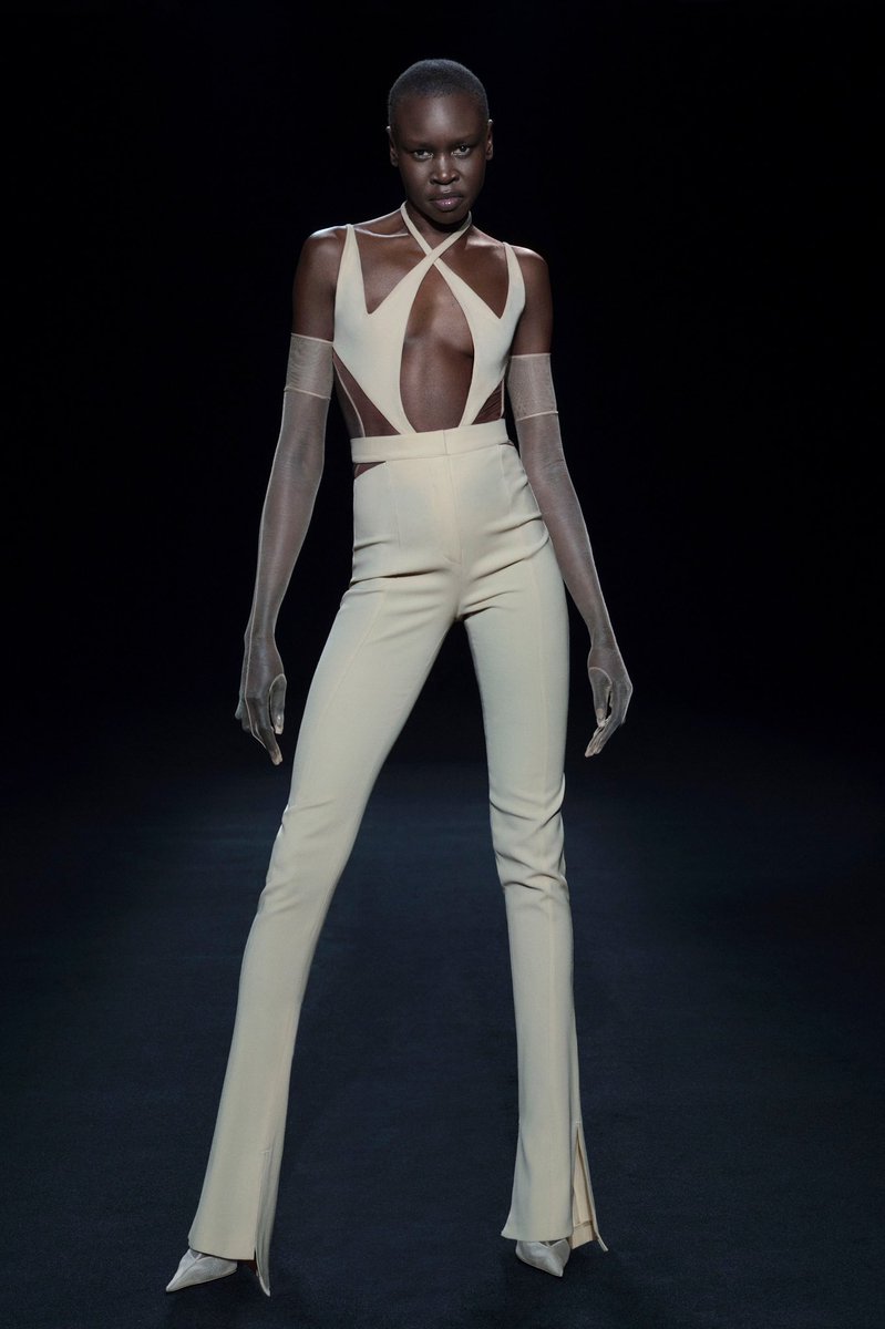 pussymargiela's tweet photo. MUGLER 🤍 https://t.co/2YnieZx01o