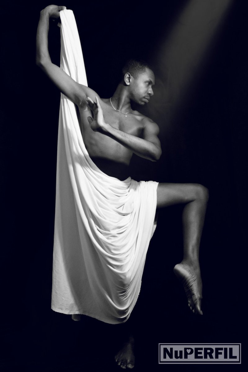 Os espelhos são usados para ver o rosto; a arte para ver a alma.
Ensaio Fotográfico Artístico <a href="/jomarsfb/">Jomarsfb</a>

Veja todos os detalhes:
bit.ly/3m98RxN

📸🖤