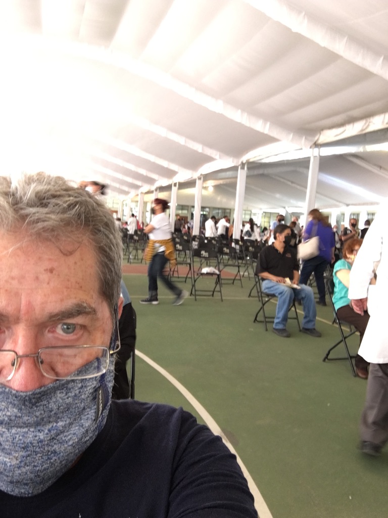 Sexualogia's tweet image. Ayer me vacunaron, la sede fue el CUM, todo muy bien organizado, comodidad y personal muy amable; esas personas están cumpliendo, como ciudadanía hagamos lo que nos toca.