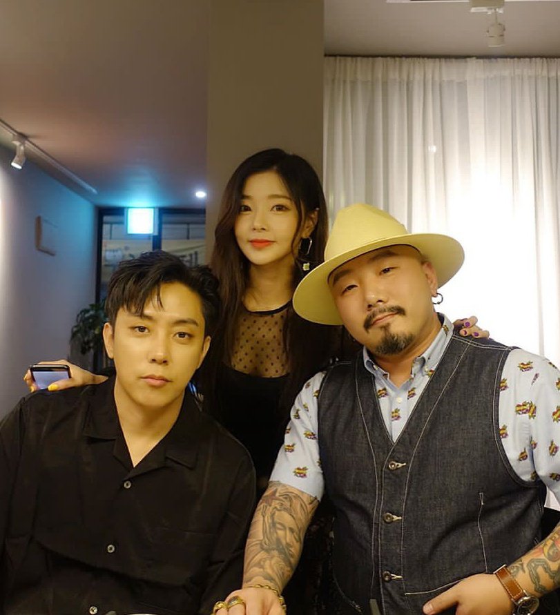 1_kyne_blu's tweet photo. Yes I'm late, but ...

Happy 10th Debut Anniversary!!
ayee it's Clover♣️ Daayyy

#EUNJIWON #GILME #MrTyphoon https://t.co/h5MlWlNZ2K