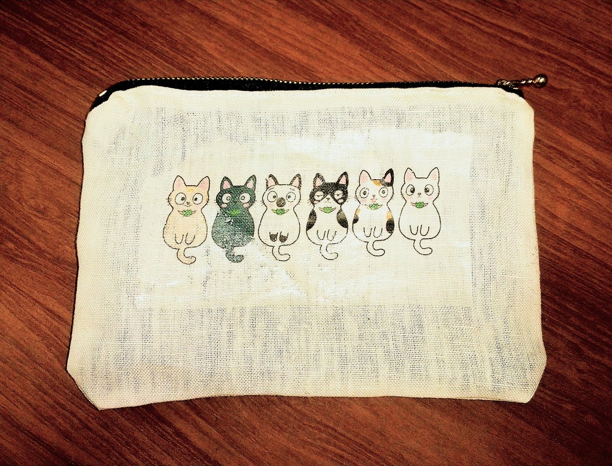 りんご松 嫌な事を忘れるべく 無心でミシン 縫い目に心の乱れが ポーチにイラストアイロンプリントして 内布に青と紫の サテン生地使って推しを表現してみた 入野自由グッズ開発室 T Co Nsilcqujsy