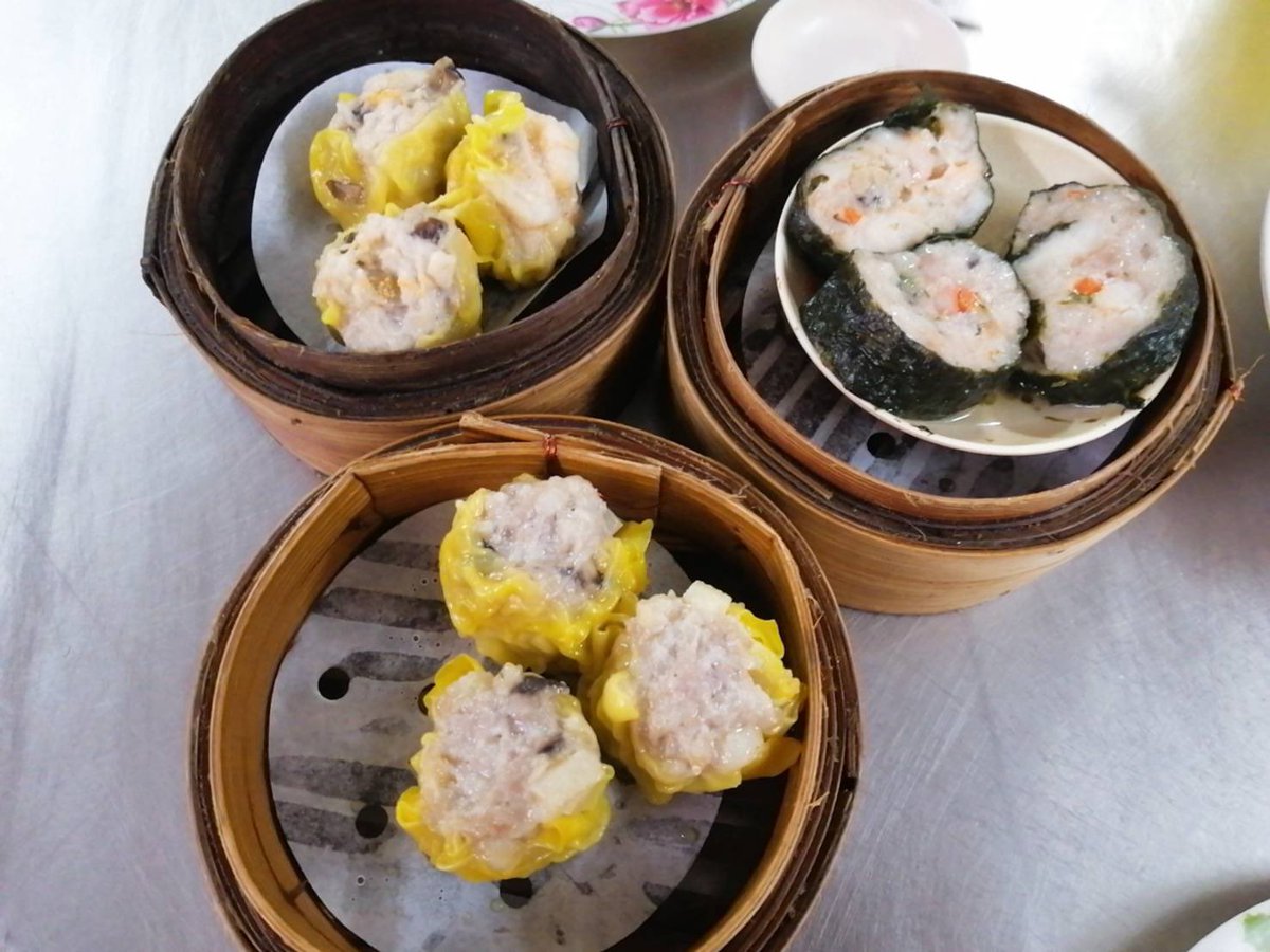 Kindeedee's tweet photo. นวงติมซำ สไตล์ฮ่องกง เชฟเคยทำที่รร มาก่อน เป็นคนฮ่องกง ร้านจะเล็กๆ นั่งเบียดๆกัน ใครคิดถึงฮ่องกงไปลองก่อนได้ แอดไปถึง8โมงนิดๆ มีคิวพอสมควร รสชาดดรอปไปจากสองปีแรกที่ไปกิน ราคามิตรภาพ ไม่แพงจ้า #อร่อยกะออ #ตวงติมซำ @aroiipaiadk @aroii @Kin24hrs https://t.co/AY12DCMgQB