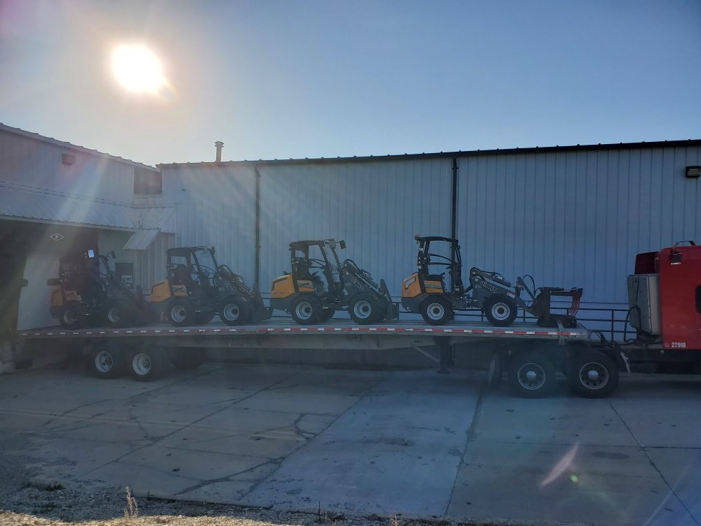 MTEequipment's tweet photo. Early start for a fresh load of Giant loaders heading to MTE. Including our first G2200E all electric mini loader that will be available for demo! Contact us for more info! https://t.co/W6oHIjXYXh