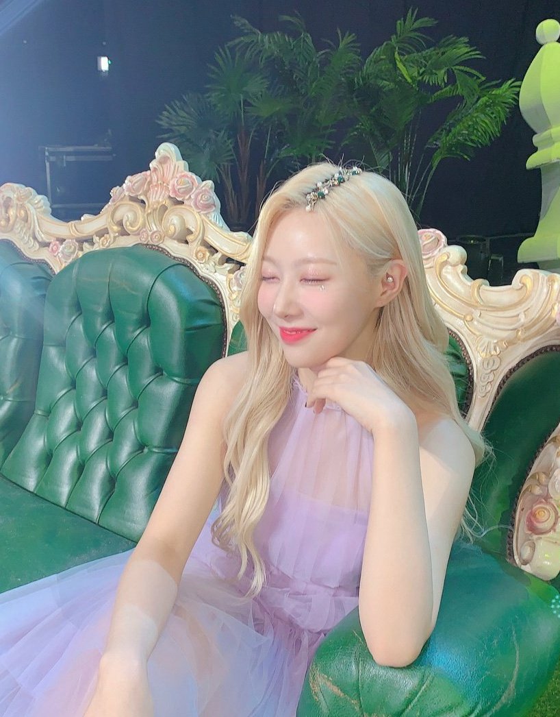 hotvscutedeukae's tweet image. night mode🌑                day mode🌞