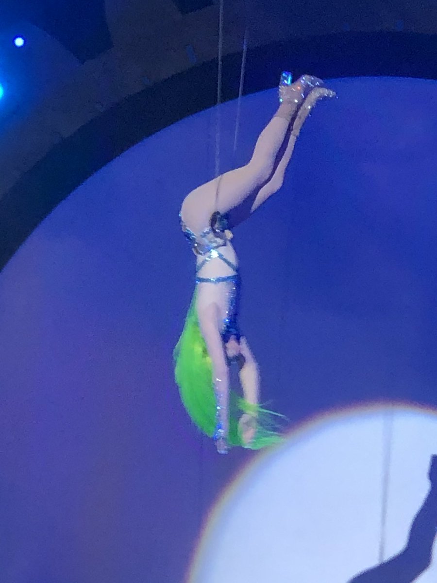 MTL_DragFan's tweet photo. and aquaria was 23 when she broke it ✨✨✨ https://t.co/63Vfv23ZHg