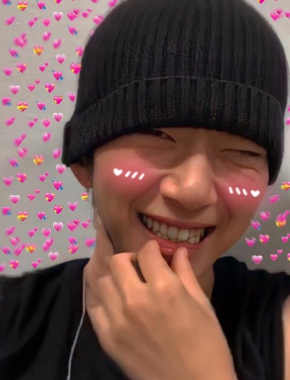 aomgirii's tweet photo. we cute or whatever 😌
                 [#khhsd #khhselcaday] https://t.co/M0XsgwQgj1