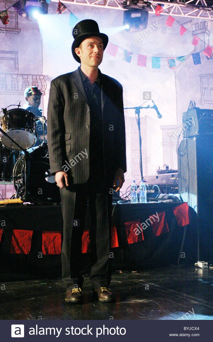 PAST_DAMON's tweet photo. 070331 (31st March, 2007)
The Good, The Bad &amp; The Queen Live at Hammersmith Palais in London, UK

#goodbadqueen #tgtbtq #DamonAlbarn #데이먼알반 https://t.co/Ai89wFbJ3a