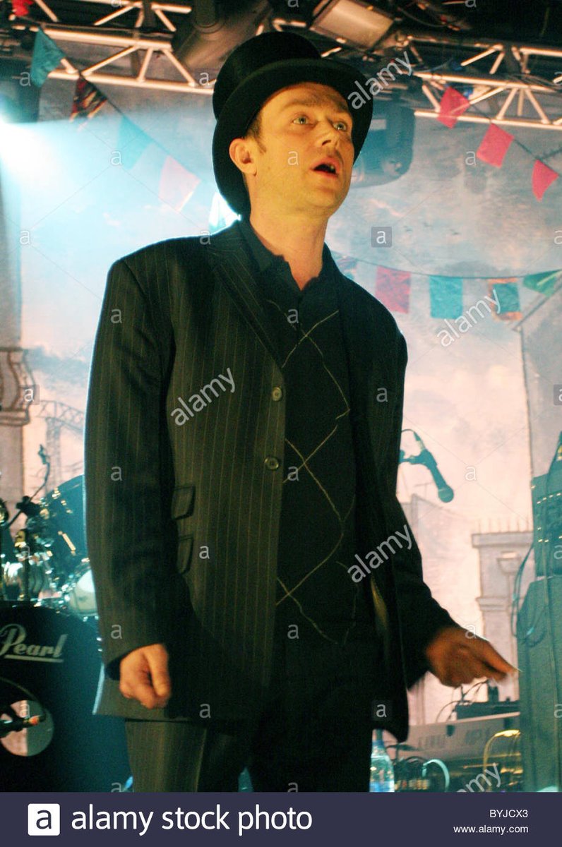 PAST_DAMON's tweet photo. 070331 (31st March, 2007)
The Good, The Bad &amp; The Queen Live at Hammersmith Palais in London, UK

#goodbadqueen #tgtbtq #DamonAlbarn #데이먼알반 https://t.co/Ai89wFbJ3a
