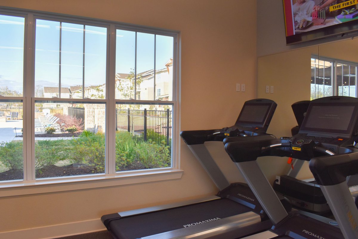 SilverOaksAPT's tweet photo. Did someone say "grind time"? Up your workout routine by hitting our gym a few times a week! 💪 

#findyoursilverlining #grindtime https://t.co/Zt0WyFXs60