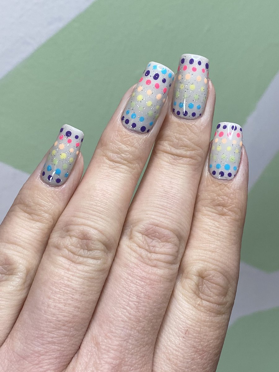 nailsbylyn's tweet photo. Rainbow nails by my rainbow wall π
#nailsbylyn #nalanails https://t.co/ZUCP8Gw8OL