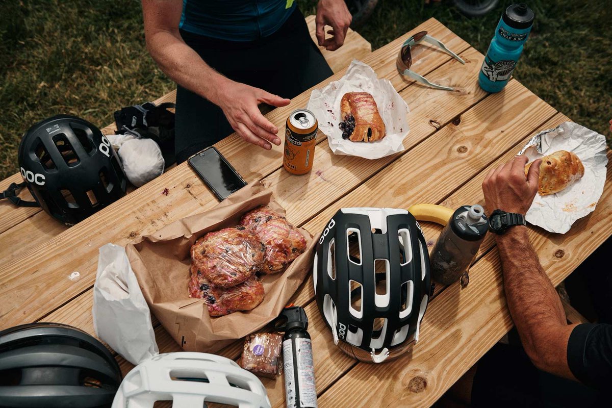 pelotonmagazine's tweet photo. Whitefish, Montana, attracts visitors for its access to outdoor recreation. But it’s also easy to walk around, or ride of course, and sample the many shops, pubs and restaurants of the area.
https://t.co/yhRYFkEHtI
#ad #ExploreWhitefish
@ExploreWF @POCSports https://t.co/023xmy5Fpt
