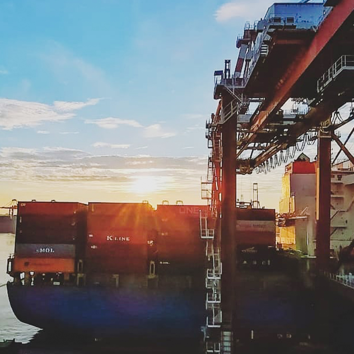 SAGT_SL's tweet image. Every Sunset is also a Sunrise; it all depends on where you stand

- Karl Schmidt  

#PortViews #SunsetsAtThePort #SouthAsiaGatewayTerminal #port #sea #ship #photography  #maritime #harbour #lifeatsea #ships  #seaman #marine #shiplife #sealife #containership #SAGT #Port