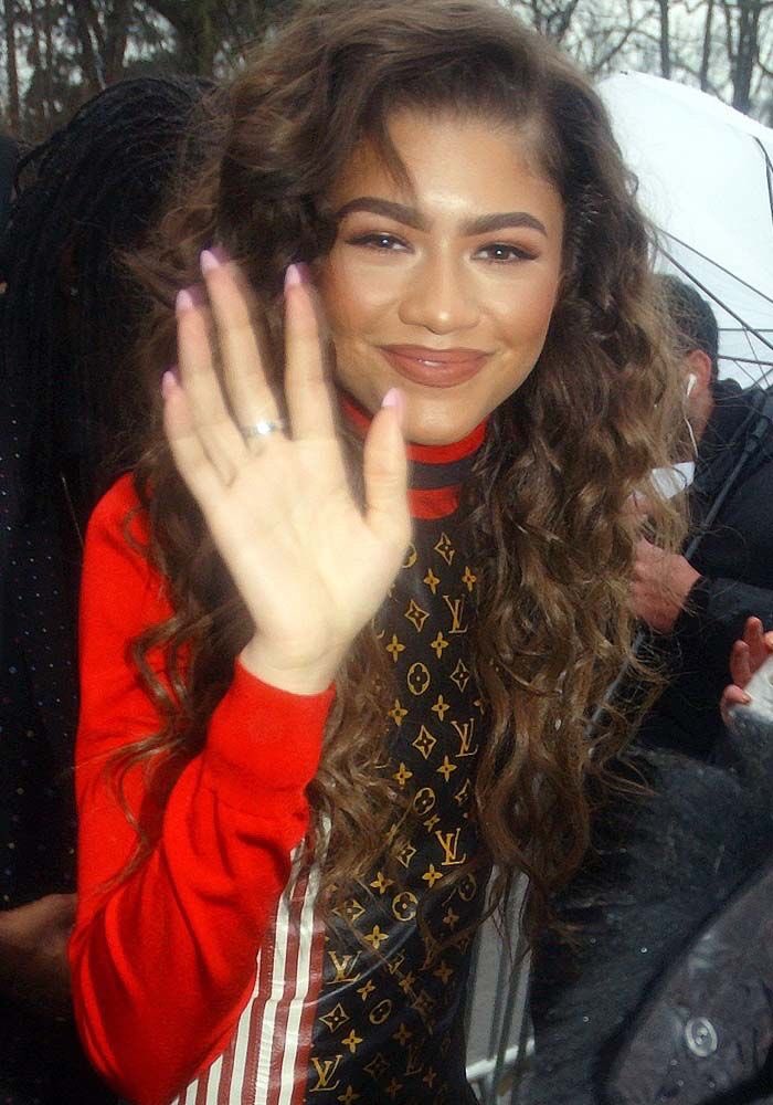 Zendaya🖤 log out on Twitter: