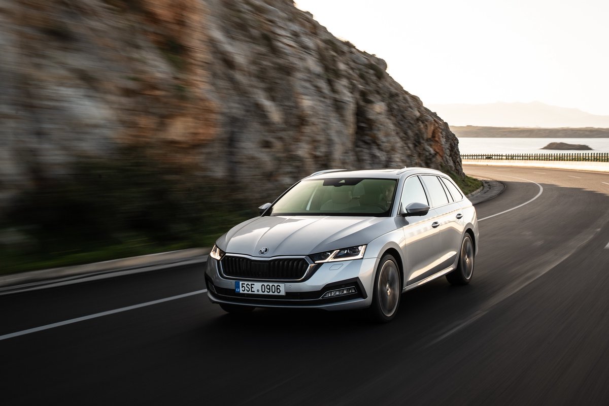 skoda_es's tweet photo. 5 modelos #ŠKODA han sido elegidos mejor coche de flota por la revista automovilística checa 'FLEET firemní automobily'.
El #ŠKODAOCTAVIA ganó el premio editorial como el mejor lanzamiento. Además los #KAMIQ, #SCALA, #OCTAVIA COMBI y #SUPERBiV ganaron sus respectivas categorías. https://t.co/oz1xOANiWm
