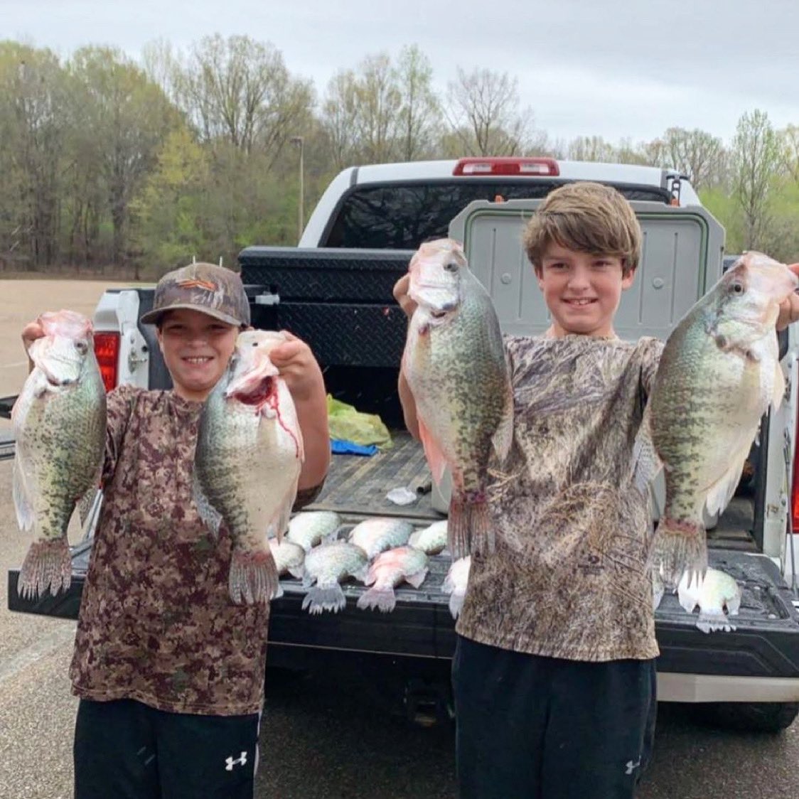 Viciousfishing's tweet photo. These awesome kids crushed some monster crappie!!! #viciousfishing #crappiefishing #slabcrappie #bigcrappie #viciousfishingline #getvicious https://t.co/vOHtMtkYOT