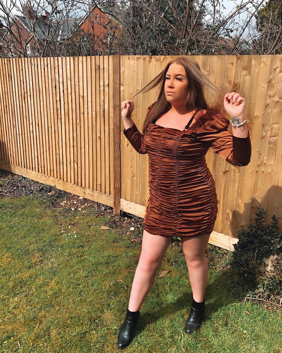 makeupbyxpops's tweet image. Angel energy🤎✨

@boohoo dress✨🤎
#boohoo #boohooluckydip #boohootreats #boohoofashion #fashion #summer #explore #tanned #boohoobabes