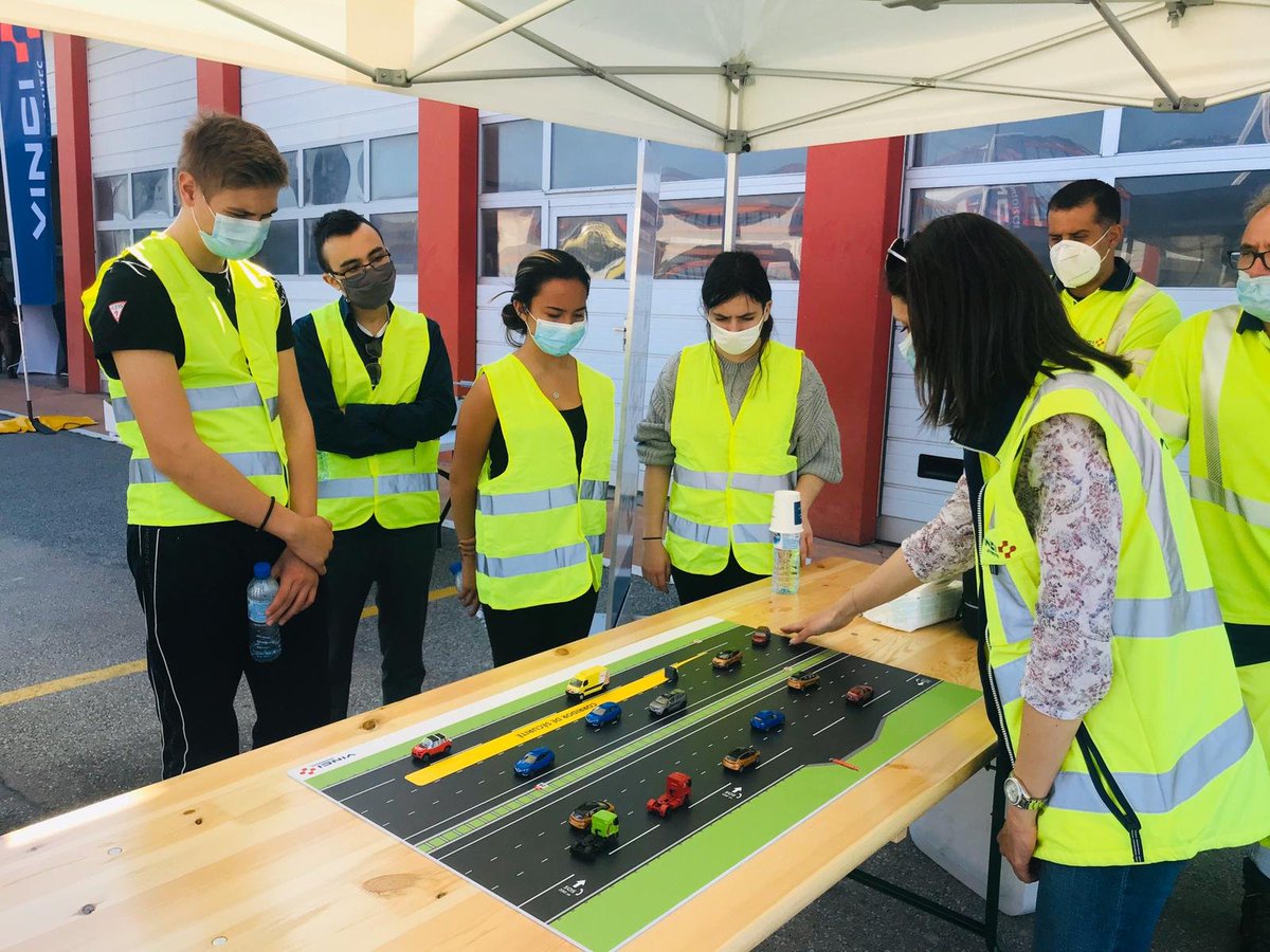 Visite du PC sécurité, assistance aux clients, pose de signalétique avec un patrouilleur, gestion spécifique en période hivernale : les étudiants sont en immersion avec nos équipes dans les coulisses de l'autoroute avec <a href="/Univ_CotedAzur/">Université Côte d'Azur</a> <a href="/AlpesMaritimes/">alpesmaritimes</a> &amp; <a href="/FondationUCA/">Fondation Université Côte d'Azur (UCA)</a>.