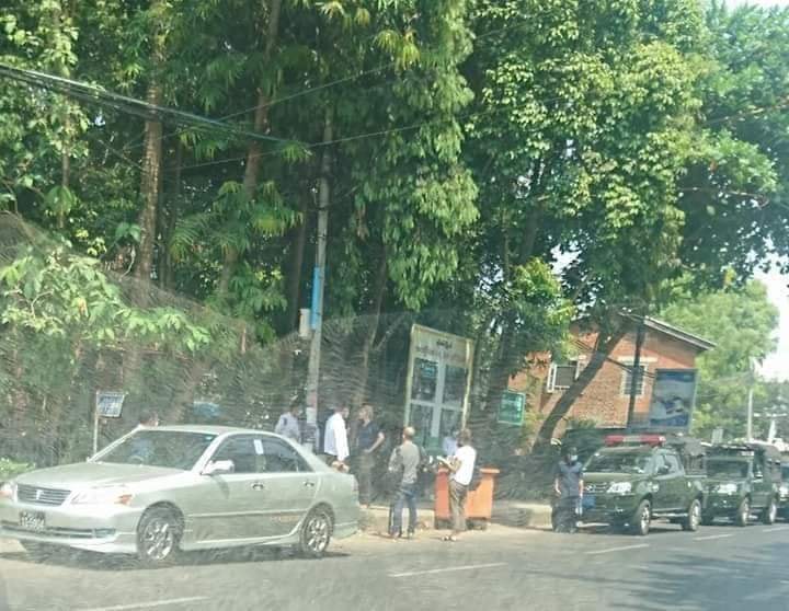 Myanmar junta allowed CNN reporters on the streets of Yangon, followed by many army troops behind, in the meantime, many local reporters are being arrested. At least 50 journalist have been arrested, 15 of them are facing with charges.-Myanmar Now #WhatsHappeningInMyanmar