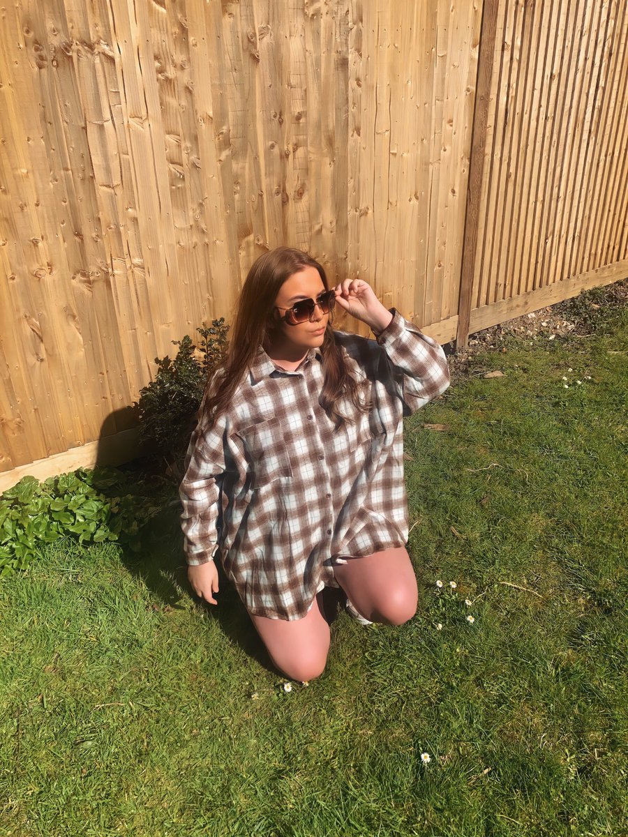 makeupbyxpops's tweet image. Make them stop and stare👀👓

@boohoo oversized checked shirt ✨
@boohoo glasses✨

#boohoobabes #boohoostyle #boohoofashion #boohootreats #boohoo #summer