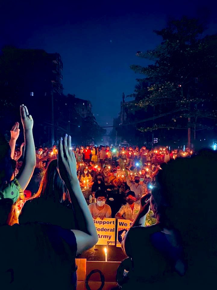 hannayuri_twt's tweet photo. Peaceful Night Strike against the military dictatorship in Tarmwe #Yangon, tonight. @TostevinM @cnni @CNN @BBCBreaking @RapporteurUn @Reuters @YourAnonCentral @freya_cole 

UNSC ACT NOW 
#Mar31Coup
#WhatsHappeningInMyanmar https://t.co/HKhndd7PVQ