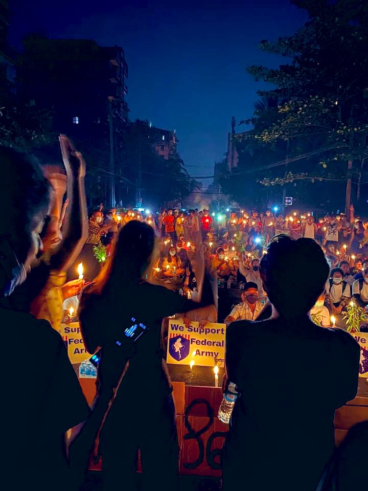 hannayuri_twt's tweet photo. Peaceful Night Strike against the military dictatorship in Tarmwe #Yangon, tonight. @TostevinM @cnni @CNN @BBCBreaking @RapporteurUn @Reuters @YourAnonCentral @freya_cole 

UNSC ACT NOW 
#Mar31Coup
#WhatsHappeningInMyanmar https://t.co/HKhndd7PVQ