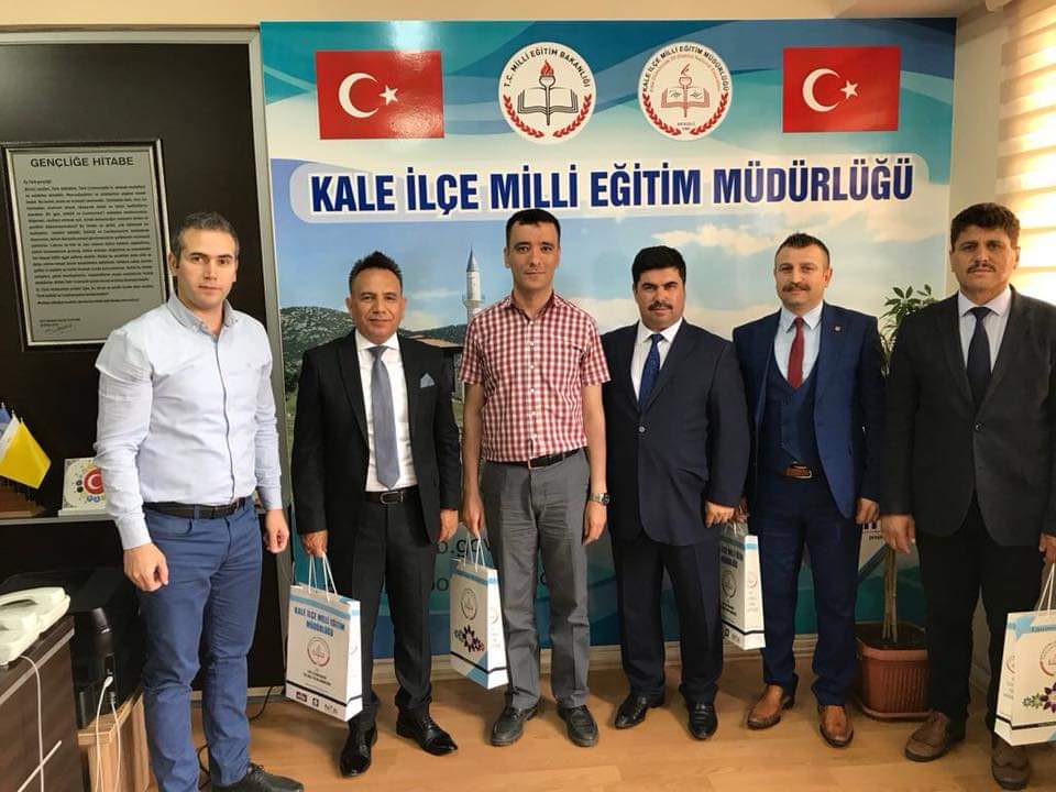 Eğitimde hiçbir proje bu kadar sürdürülebilir olmamıştı. Çabalarınız takdire şayan. Bu zincirin bütün Denizli'ye yayılmasını temenni ederim.
#kalekitapokuyorzinciri4yaşında
#kalekitapokuyorzinciri