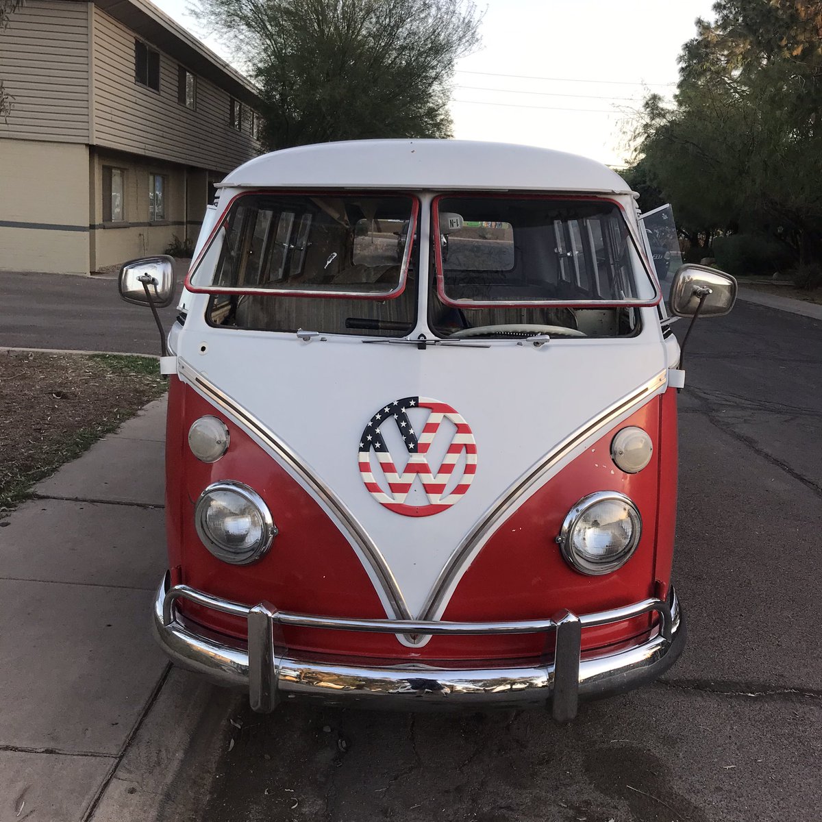 AZVWBusClub's tweet photo. #VWSPLIT https://t.co/KVRXMpZch3