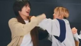 N9NEEEE's tweet photo. por que o yeonjun tá sempre no meio do caos??? https://t.co/6CisdFlwzQ