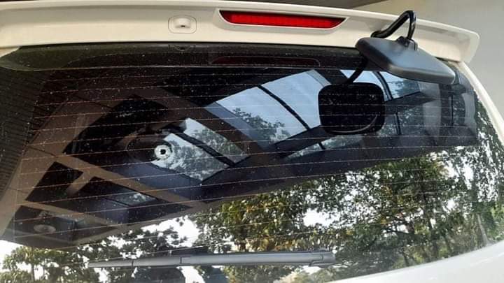 WinThway's tweet photo. @SAdamsR2P Staff Name - Ma Su Su Kyi !! 
#Myanmar The militry Junta has shot Shinhan Bank (#Yangon Branch)’s staff ferry near Danuphyu Daw Saw Yee restaurant, on U Chit Maung Road this evening. A staff was shot in head.
#WhatsHappeningInMyanmar 
#shinhanBank
#March31Coup https://t.co/qhB8Wv6irN