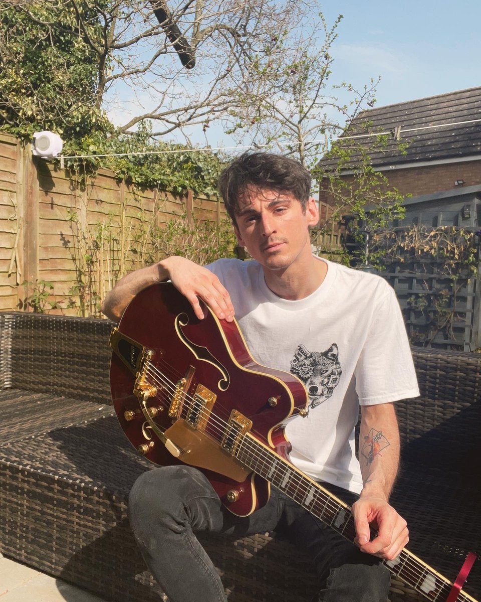 Ahoyhoy!
I’m playing a set from my home this evening on <a href="/ooooo/">ooooo</a> at 9pm!
Download the app and come join me, I’ll be playing some brand new music and taking cover requests 🤌🏼

Also! You can buy my merch DIRECTLY from my show. Pretty frickin spicycool 🌶🌶🌶
Enjoy the sun, I hate it.