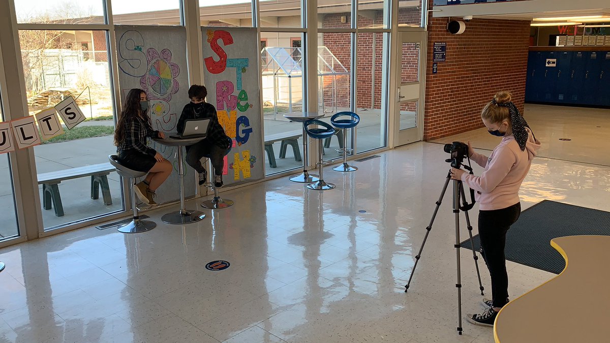 Mrs_Nine_SMSD's tweet photo. Grateful for the leadership of these @WRidgeMS students in our @sourcesstrength program. Looking forward to our #whathelpsme campaign! #wrsourcesofstrength @SOS_KansasCity #BetterTogether https://t.co/ViitUZDvqX