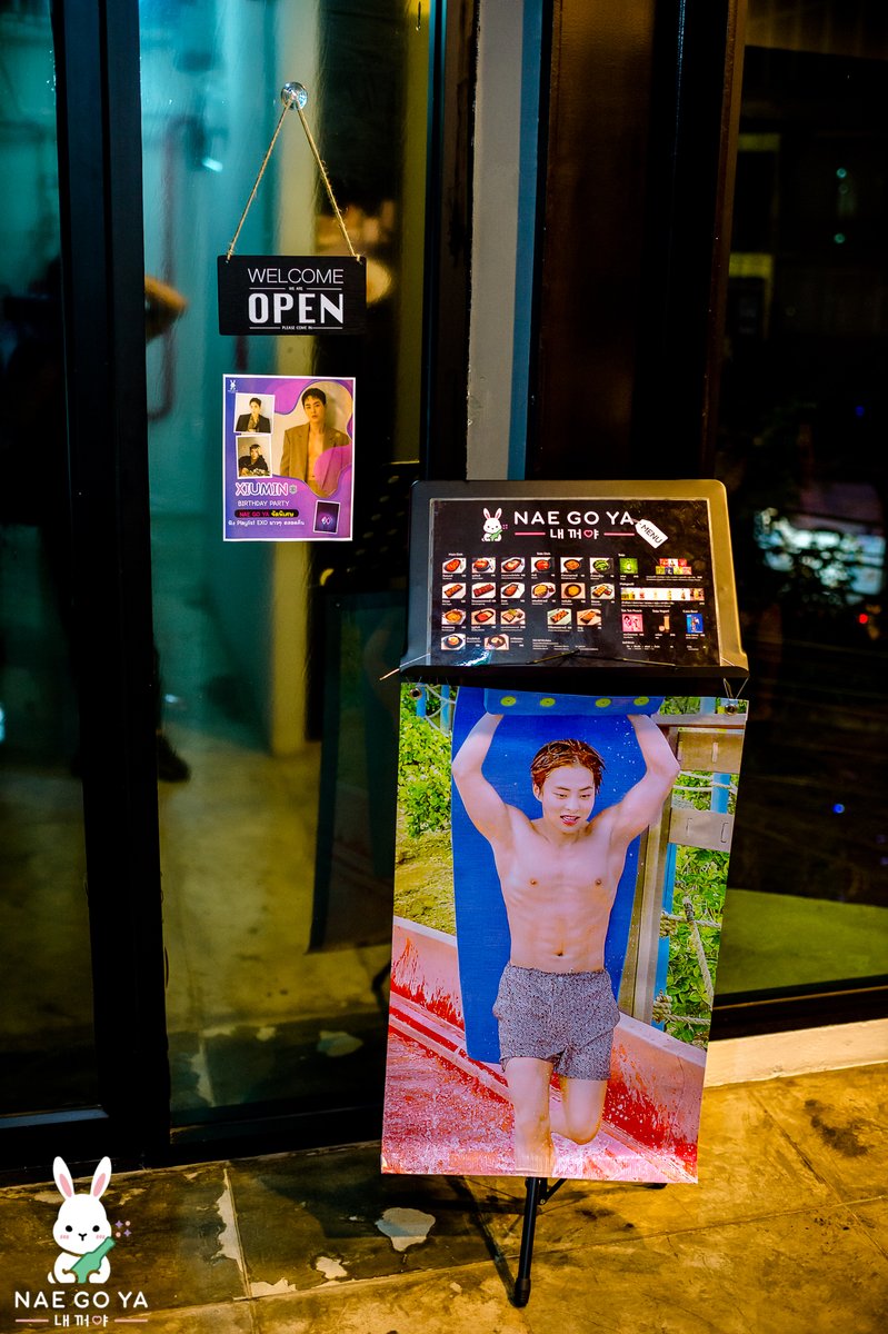 NAEGOYABKK's tweet photo. ออนนี่ขอแอบกระซิบ ว่าถ้าอยากพบโปรเจกฟินๆแบบนี้อีก 
ทางร้าน บริการให้เช่าสถานที่จัดโปรเจกวันเกิดศิลปินอื่นๆ 
ฟรี !! ฟรี !!  ฟรี !!
แบบนี้ต้องรีบทักมาจองวันแล้วน้า 😍

#บาร์เกาหลี #นั่งชิว #ผับเกาหลี #อาหารเกาหลี  #อาหารอร่อย #ลาดพร้าว #โปรวันเกิด  #naegoya #รับจัดวันเกิด https://t.co/tqLN3Npl4m