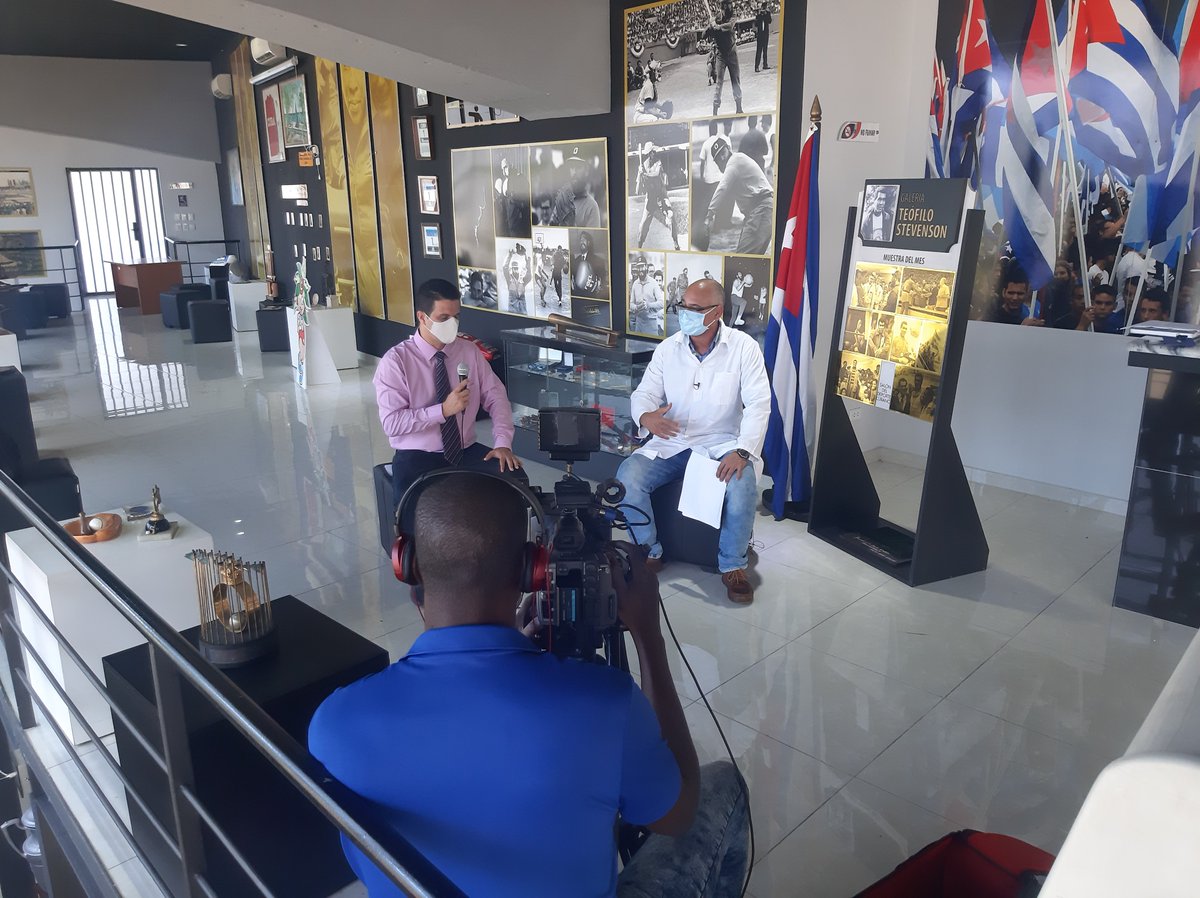 yamilgj78's tweet photo. Desde el Salón del Deporte Cubano,  el @Dr_CastilloDiaz  da los detalles en la #Soberana02 intervención al deporte en el @imdcuba . El #INDER fortalecido a #Tokio2020. #CubaPorLaVida.  #CubaSalvaVidas https://t.co/vEjF7aI9tt