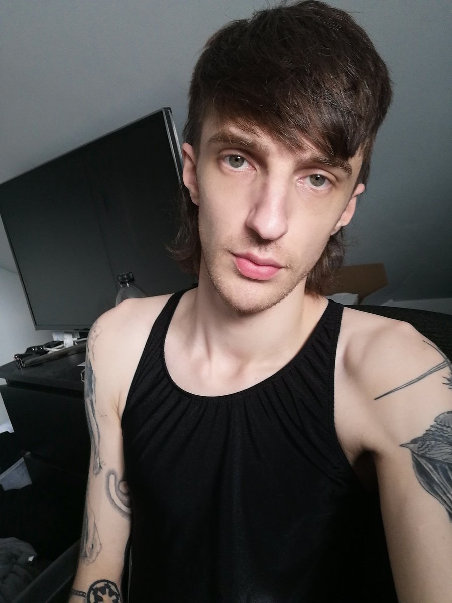 TylerGeorge93's tweet photo. Relax Ty 🖤

#gay27 #gay #gayguy #naturallight #selfie #twink #twinks #gaytwinks #gaytwink #portrait #lgbt #gayemo https://t.co/9CBu51q4sO