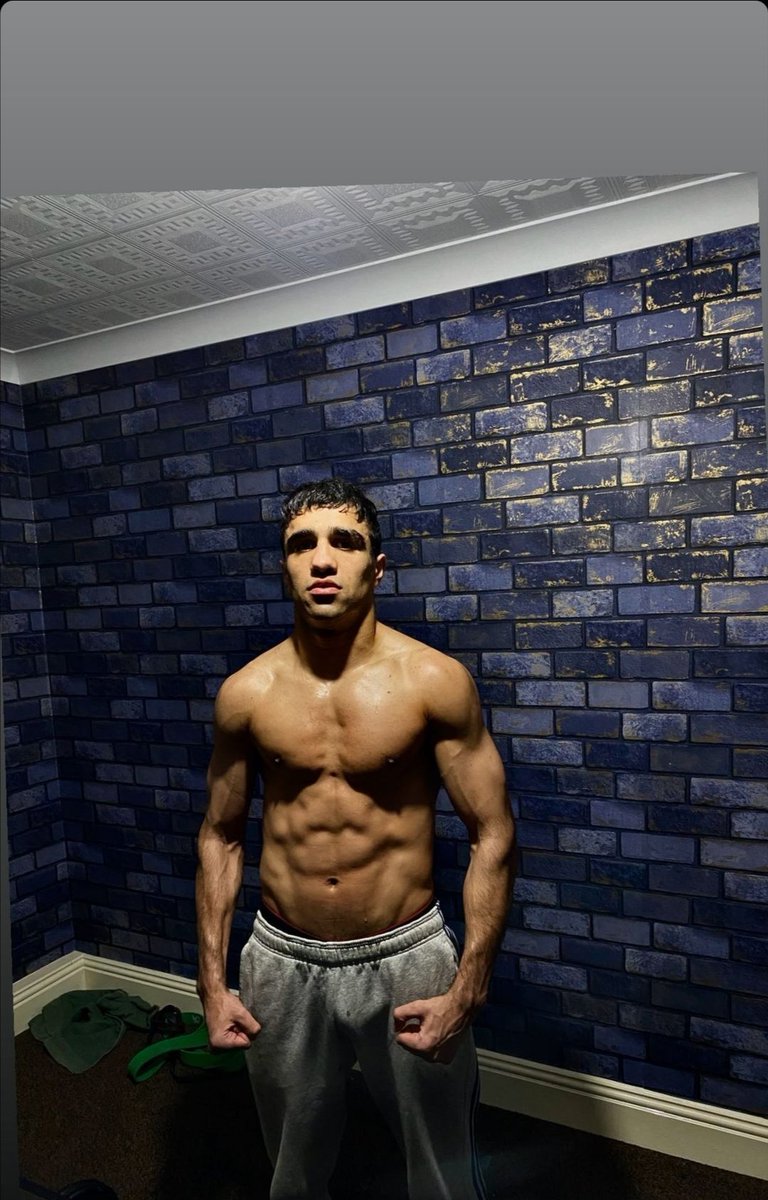 DanishM98's tweet photo. @FrancisWarren any news when @malijnr1996 could be fighting he's ready. https://t.co/5jNH81kggd