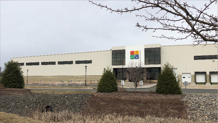 Goman_York's tweet photo. Rob Montesi of G+Y represents Rug Pad USA in purchasing 200,600sf manufacturing facility on 21 acres in Suffield, CT. Visit  https://t.co/6bIl2bBNzi to read more. https://t.co/PX1y6hhmI3