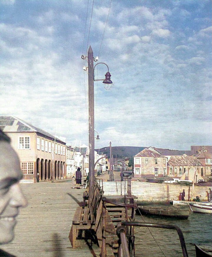 ChilweThe's tweet photo. El anti poeta nicanor parra en ancud (1943)#fotorcuerdo #fotografíacultural #antipoeta #photography https://t.co/Z9Q1RhmW3b