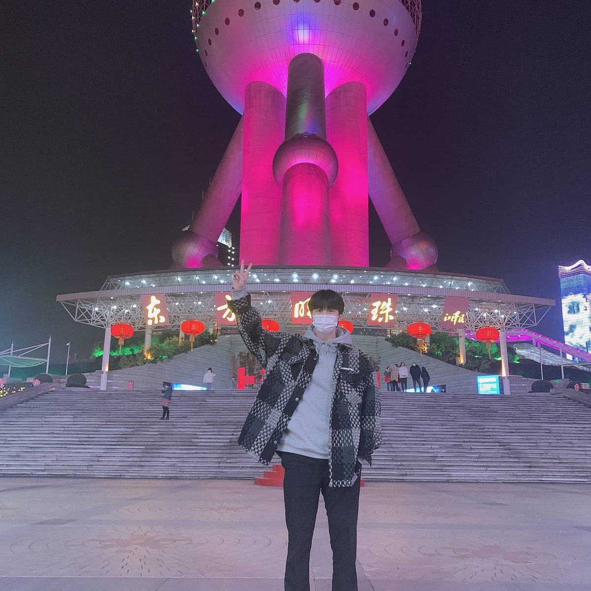 Noir__official's tweet photo. 윤성 나들이( 너무 늦게와서 미안해요)머쓱....
#느와르 #남윤성 #동방명주 #윤성 #나들이 #슥 https://t.co/iyievlMx5q