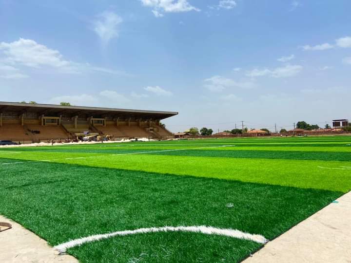 Campel224's tweet photo. [𝐋𝐚𝐛é le 𝟑𝟏 𝐌𝐚𝐫𝐬 𝟐𝟎𝟐𝟏]

La pause de Gazons synthétiques au stade Saïfoulaye Diallo, offerts par la Fondation KPC pour l’humanitaire de mon PDG Mr @Kpcofficiel à la Ligue Guinéenne de Football Professionnel en bon train.
#FKPC #LGPF https://t.co/RjKvZKic9Q