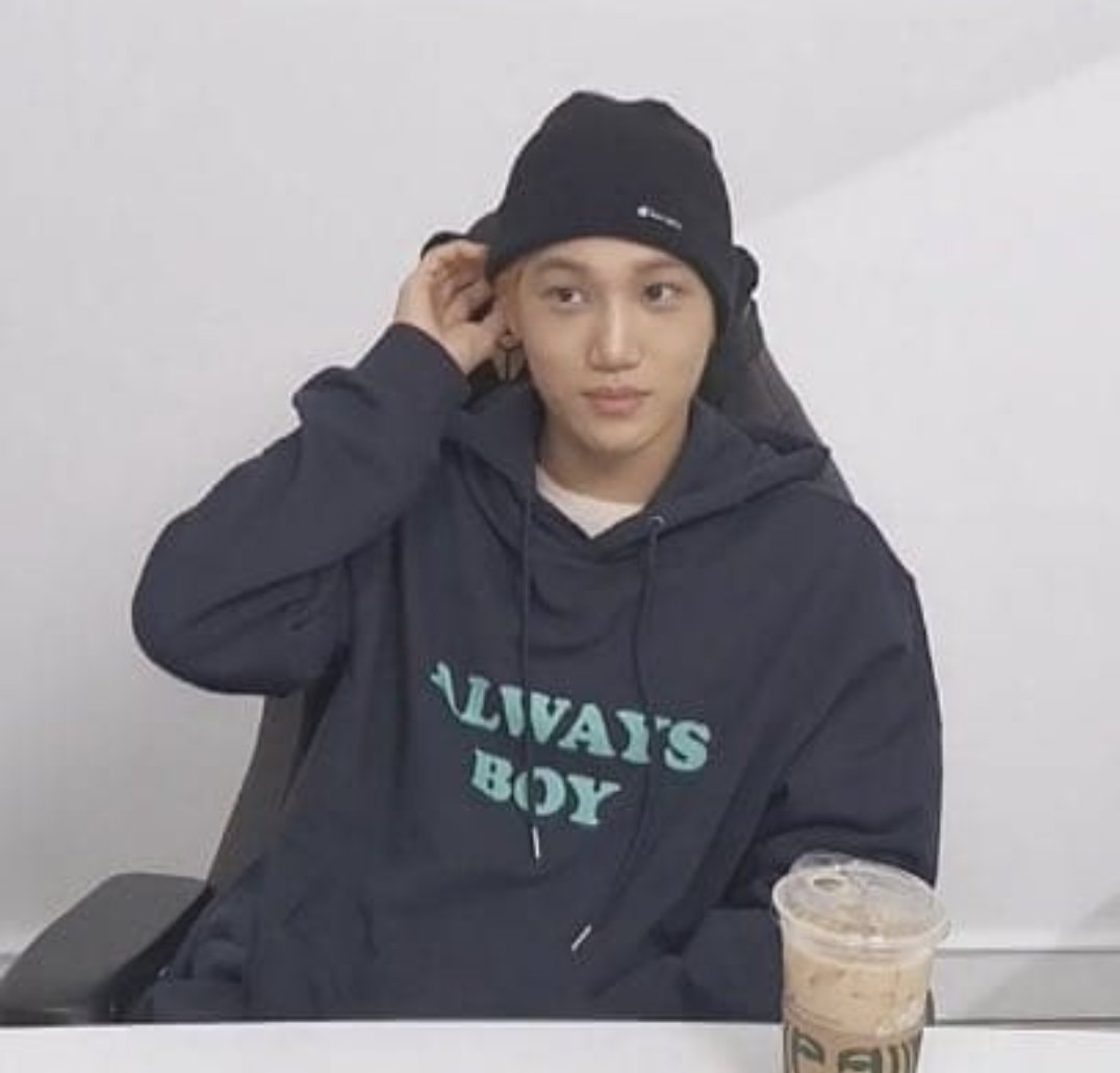 Armylkpop3's tweet photo. Fan : saçının rengi ne
Kai: Bu bir sır 
Ben: gördüm bile zaaaa https://t.co/OARB49v75u