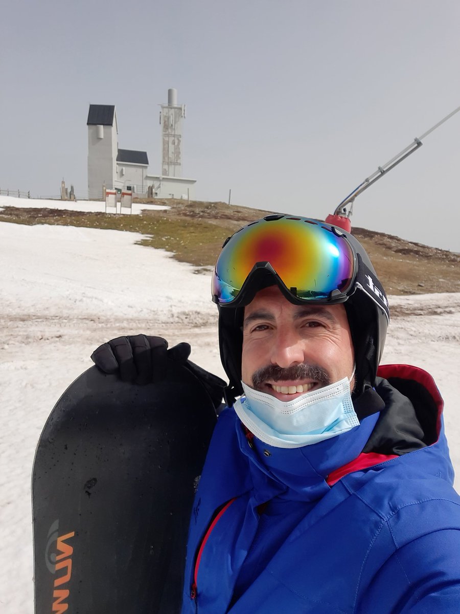 HLSPORT's tweet photo. Hoy desempolvamos la tabla. Tocó deporte blanco después de más de un año. ¡Y qué bien lo pasamos! #snowboard #pajares #valledelsol #alone #asturiasparaisonatural #puxa #nieve https://t.co/jc2y71dTfu