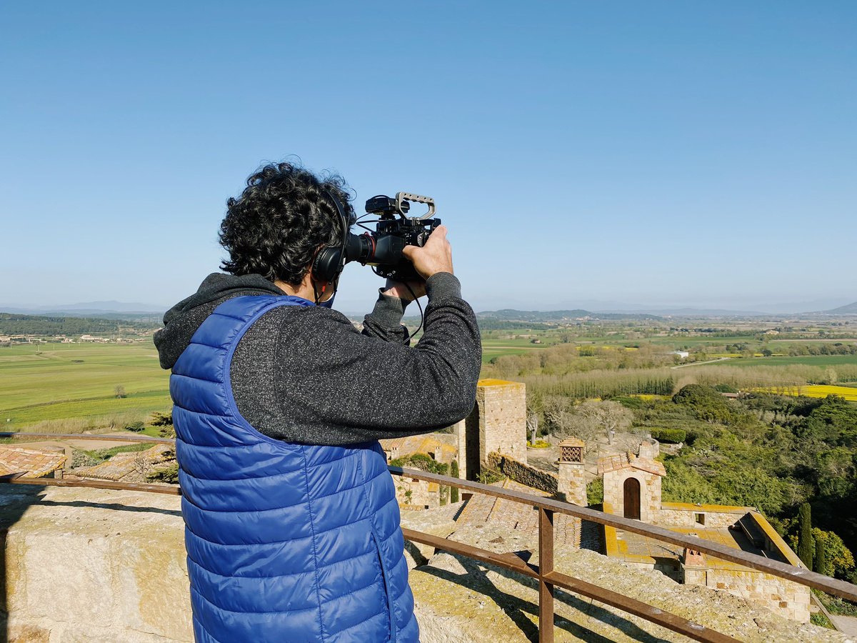 visual13's tweet photo. De ruta pel Baix Empordà! Comencem el dia passejant per Pals, després pugem al Castell de Montgrí i acabem el dia a Cala s'Alguer, la perfecta combinació de mar i muntanya.
#visual13 #vicençasensio #rodatge #costabrava #emporda #baixemporda #pals #castelldemontgri #calasalguer https://t.co/DBTwSbc1jF